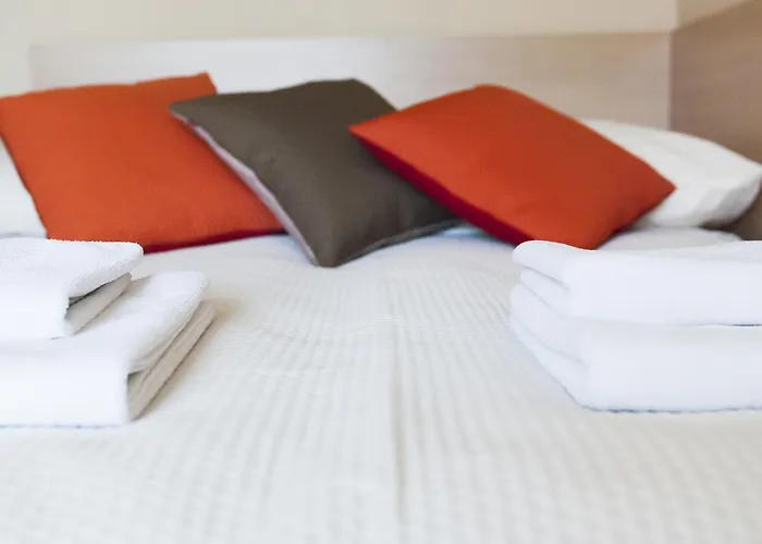 Stratus Bed & Breakfast 3*